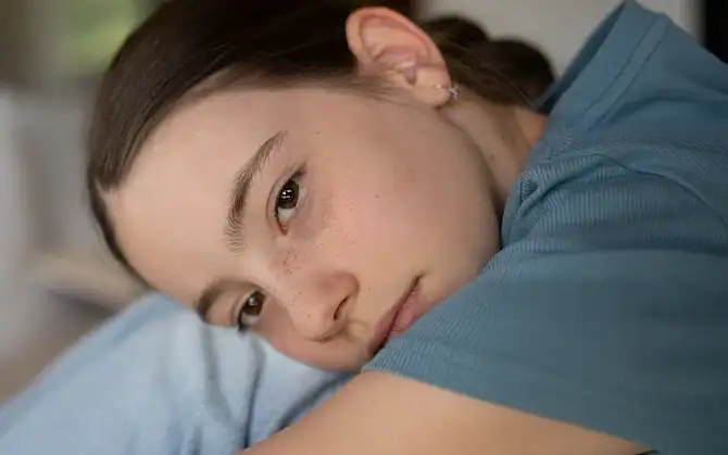 Οι άνθρωποι που μεγάλωσαν βλέποντας τους γονείς τους να κάνουν αυτά τα 3 πράγματα συνήθως έχουν προβλήματα με τα όρια ως ενήλικες